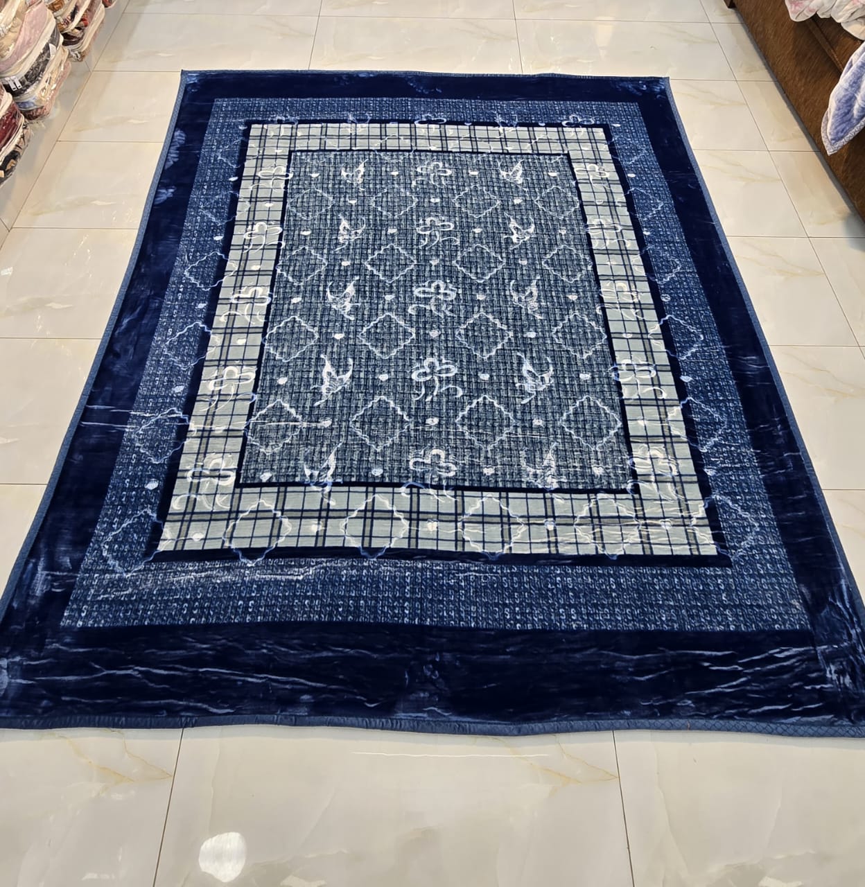 American Cloudy Blanket King Size Deep Blue
