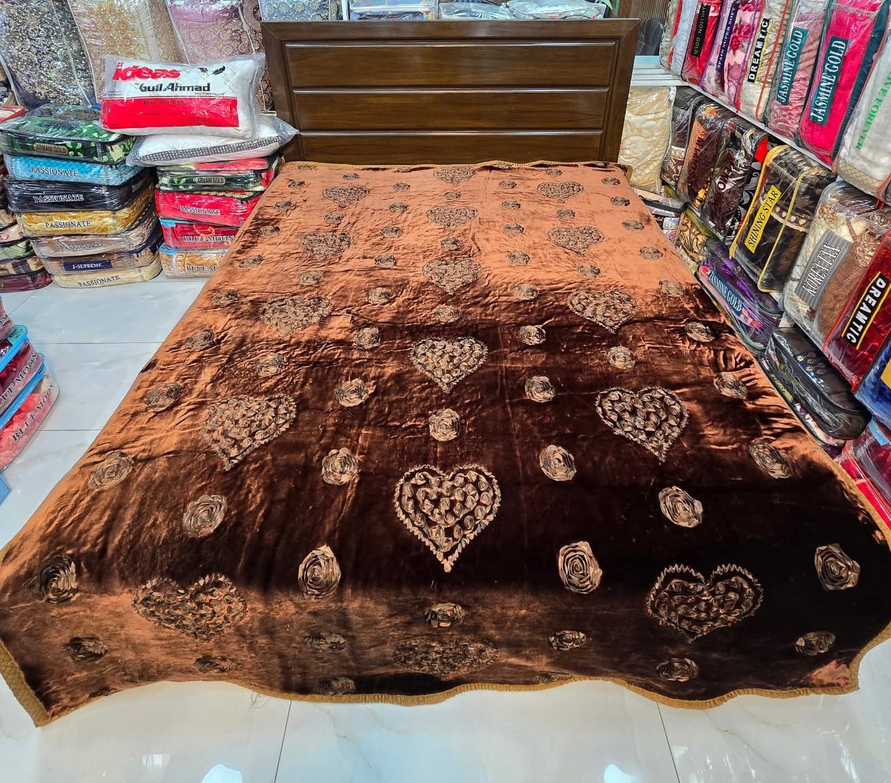 Love forever Blanket Brown
